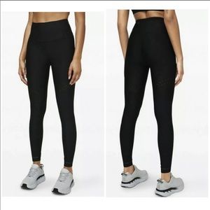 NWT In Focus Run Tight leggins